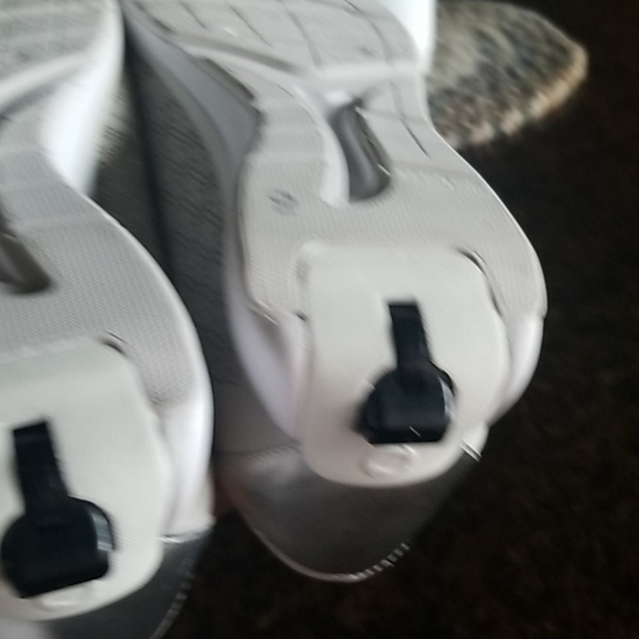 NWOB Zerotie Fresh Breeze Whisper Gray sneaker - Picture 8 of 9